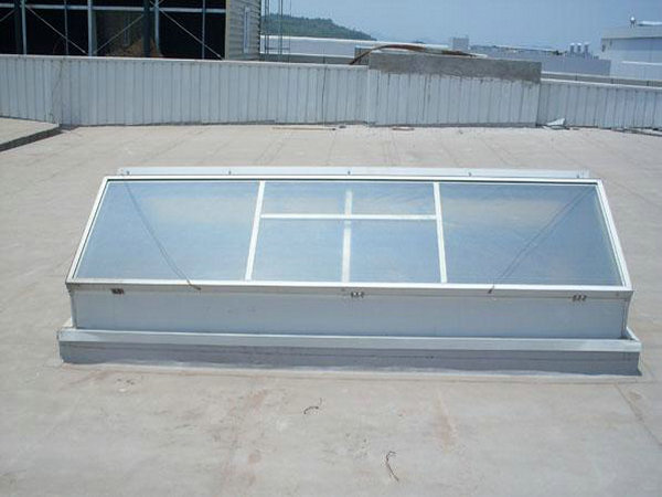 三角形排煙天窗